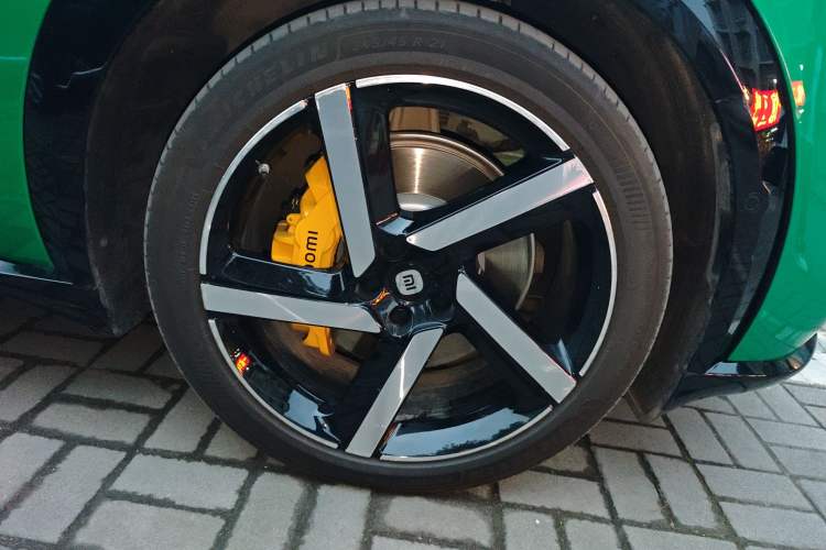Used Xiaomi Auto YU7 2025 Ultra-Long Range All-Wheel Drive Pro Version Right Front Wheel Hub