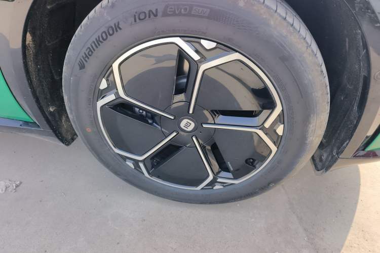 Used Xiaomi Auto YU7 2025 Ultra-Long Range Rear-Wheel Drive Version Right Front Wheel Hub