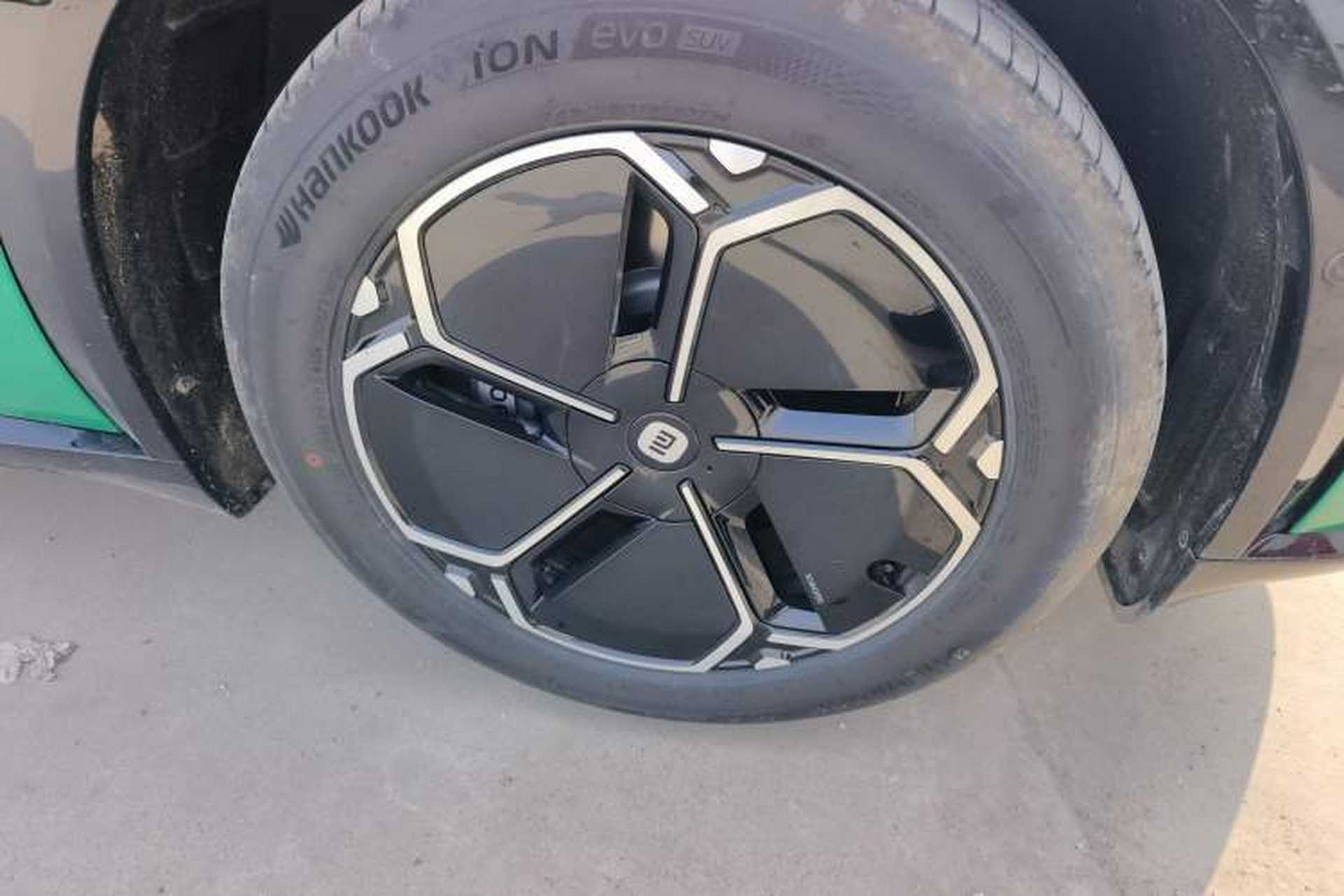 Used Xiaomi Auto YU7 2025 Ultra-Long Range Rear-Wheel Drive Version Right Front Wheel Hub