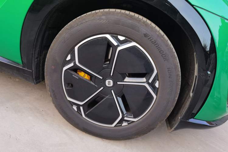Used Xiaomi Auto YU7 2025 Ultra-Long Range High-Performance All-Wheel-Drive Max Edition Right Front Wheel Hub