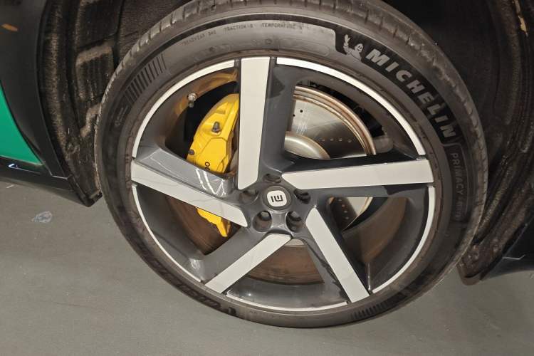 Used Xiaomi Auto YU7 2025 Ultra-Long Range High-Performance All-Wheel-Drive Max Edition Right Front Wheel Hub