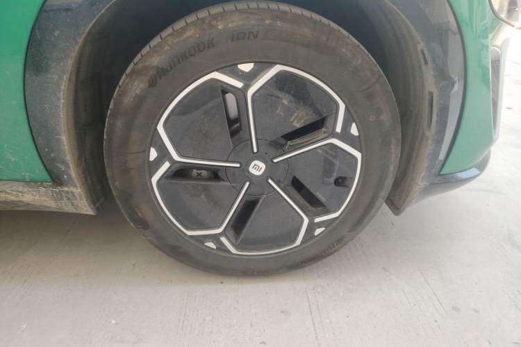 Used Xiaomi Auto YU7 2025 Ultra-Long Range Rear-Wheel Drive Version Right Front Wheel Hub