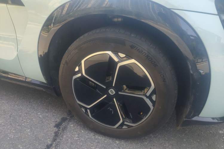 Used Xiaomi Auto YU7 2025 Ultra-Long Range Rear-Wheel Drive Version Right Front Wheel Hub