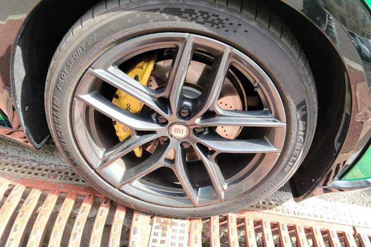 Used Xiaomi Auto YU7 2025 Ultra-Long Range High-Performance All-Wheel-Drive Max Edition Right Front Wheel Hub