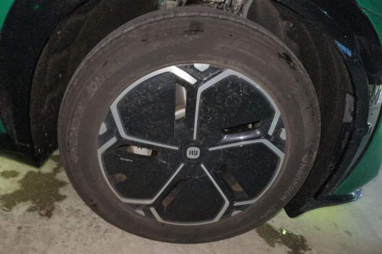 Used Xiaomi Auto YU7 2025 Ultra-Long Range All-Wheel Drive Pro Version Right Front Wheel Hub