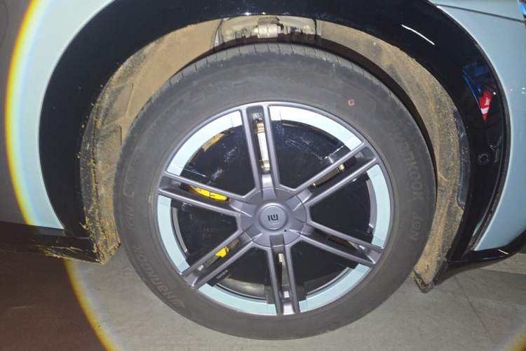 Used Xiaomi Auto YU7 2025 Ultra-Long Range All-Wheel Drive Pro Version Right Front Wheel Hub