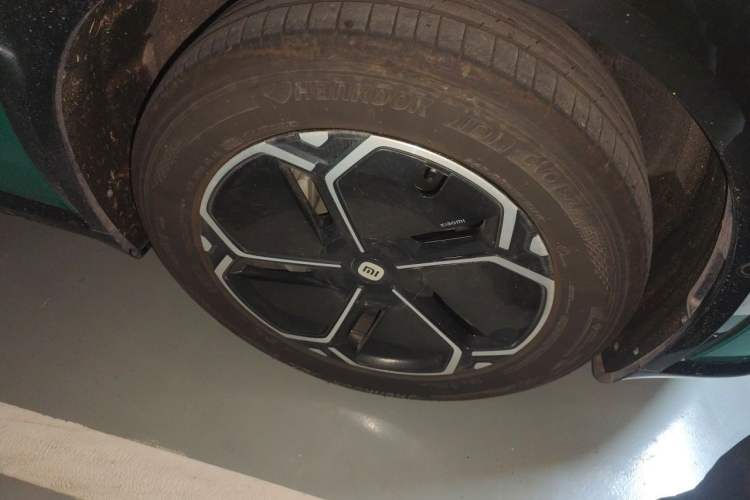 Used Xiaomi Auto YU7 2025 Ultra-Long Range Rear-Wheel Drive Version Right Front Wheel Hub