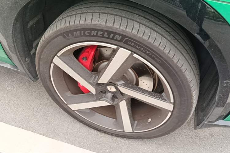 Used Xiaomi Auto YU7 2025 Ultra-Long Range High-Performance All-Wheel-Drive Max Edition Right Front Wheel Hub