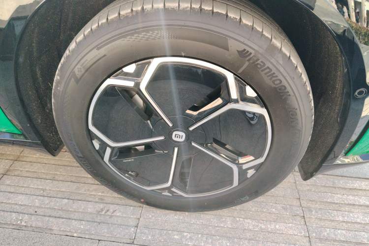 Used Xiaomi Auto YU7 2025 Ultra-Long Range Rear-Wheel Drive Version Right Front Wheel Hub