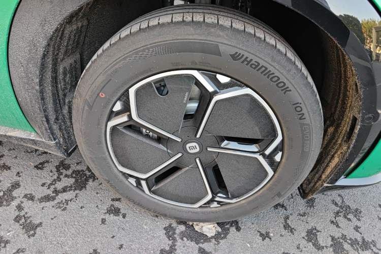 Used Xiaomi Auto YU7 2025 Ultra-Long Range Rear-Wheel Drive Version Right Front Wheel Hub