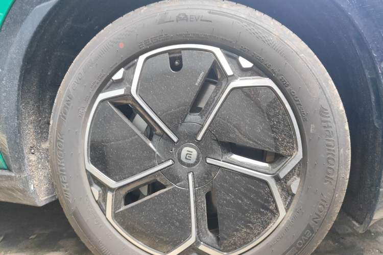 Used Xiaomi Auto YU7 2025 Ultra-Long Range Rear-Wheel Drive Version Right Front Wheel Hub