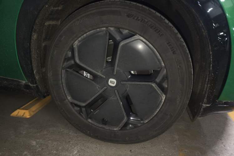 Used Xiaomi Auto YU7 2025 Ultra-Long Range Rear-Wheel Drive Version Right Front Wheel Hub