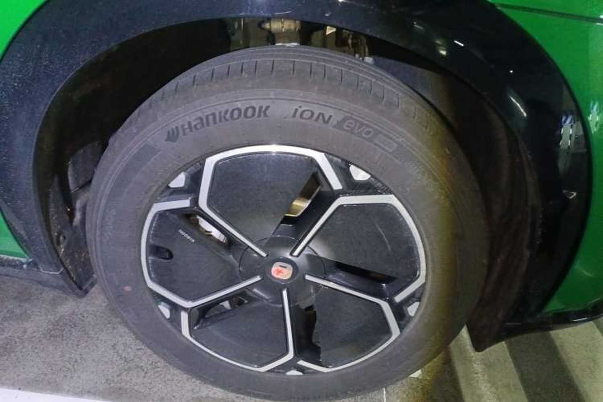 Used Xiaomi Auto YU7 2025 Ultra-Long Range Rear-Wheel Drive Version Right Front Wheel Hub
