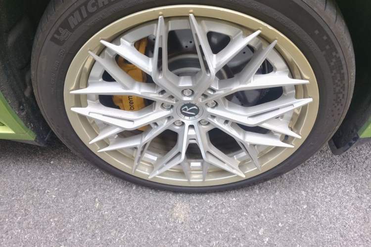 Used Xiaomi Auto YU7 2025 Ultra-Long Range High-Performance All-Wheel-Drive Max Edition Right Front Wheel Hub
