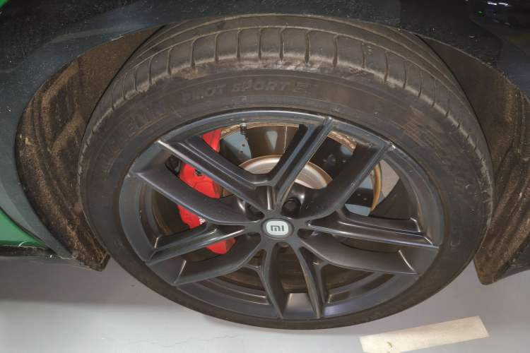 Used Xiaomi Auto YU7 2025 Ultra-Long Range High-Performance All-Wheel-Drive Max Edition Right Front Wheel Hub
