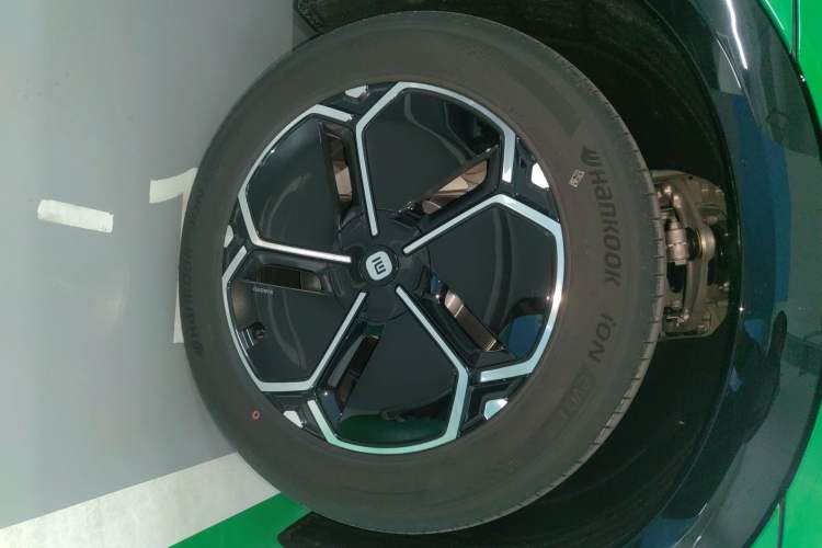 Used Xiaomi Auto YU7 2025 Ultra-Long Range Rear-Wheel Drive Version Right Front Wheel Hub