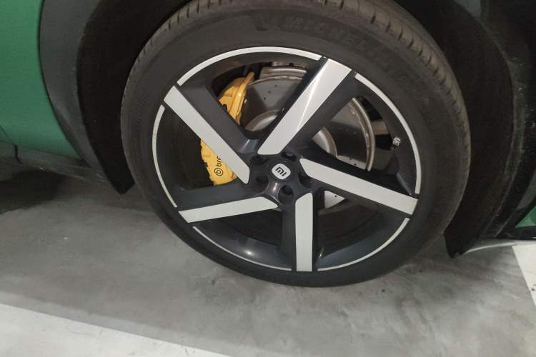 Used Xiaomi Auto YU7 2025 Ultra-Long Range High-Performance All-Wheel-Drive Max Edition Right Front Wheel Hub