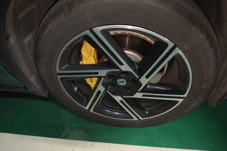 Used Xiaomi Auto YU7 2025 Ultra-Long Range Rear-Wheel Drive Version Right Front Wheel Hub