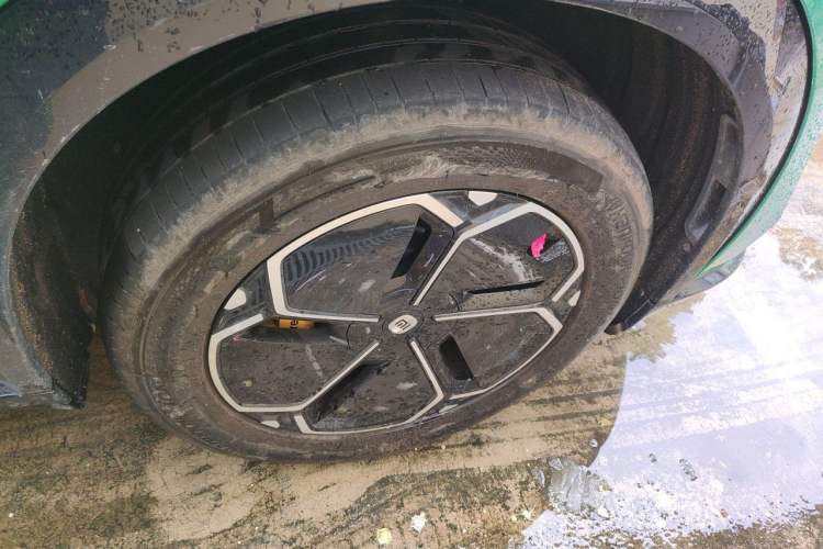 Used Xiaomi Auto YU7 2025 Ultra-Long Range High-Performance All-Wheel-Drive Max Edition Right Front Wheel Hub