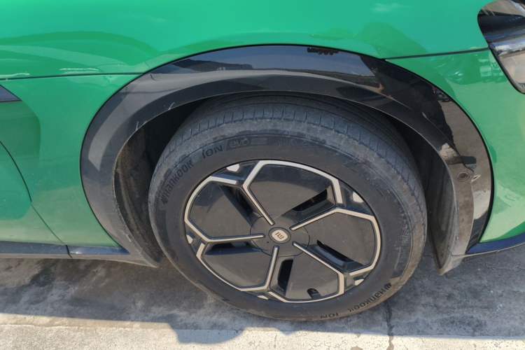 Used Xiaomi Auto YU7 2025 Ultra-Long Range Rear-Wheel Drive Version Right Front Wheel Hub