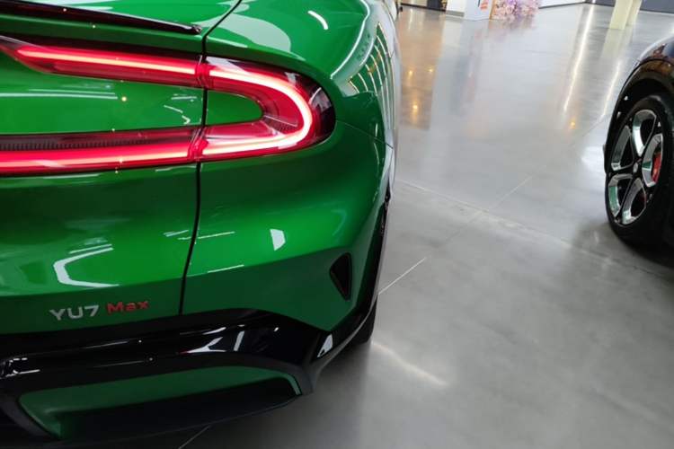 Used Xiaomi Auto YU7 2025 Ultra-Long Range High-Performance All-Wheel-Drive Max Edition Right Rear Taillight