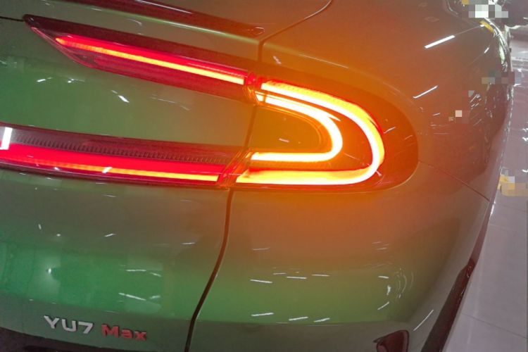 Used Xiaomi Auto YU7 2025 Ultra-Long Range High-Performance All-Wheel-Drive Max Edition Right Rear Taillight