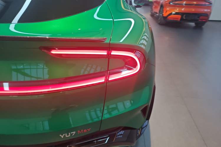 Used Xiaomi Auto YU7 2025 Ultra-Long Range High-Performance All-Wheel-Drive Max Edition Right Rear Taillight