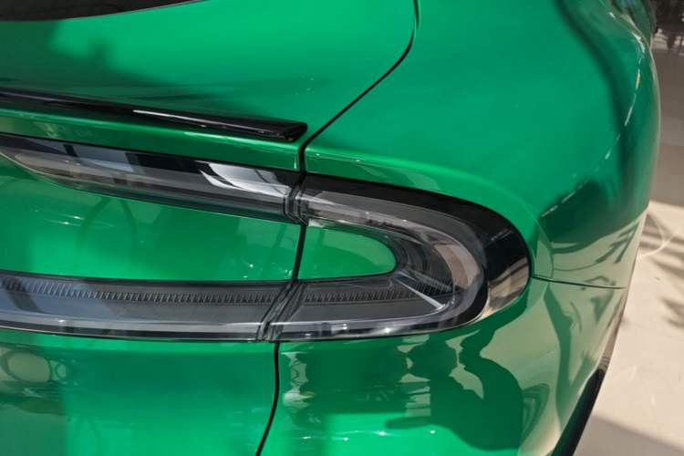 Used Xiaomi Auto YU7 2025 Ultra-Long Range Rear-Wheel Drive Version Right Rear Taillight