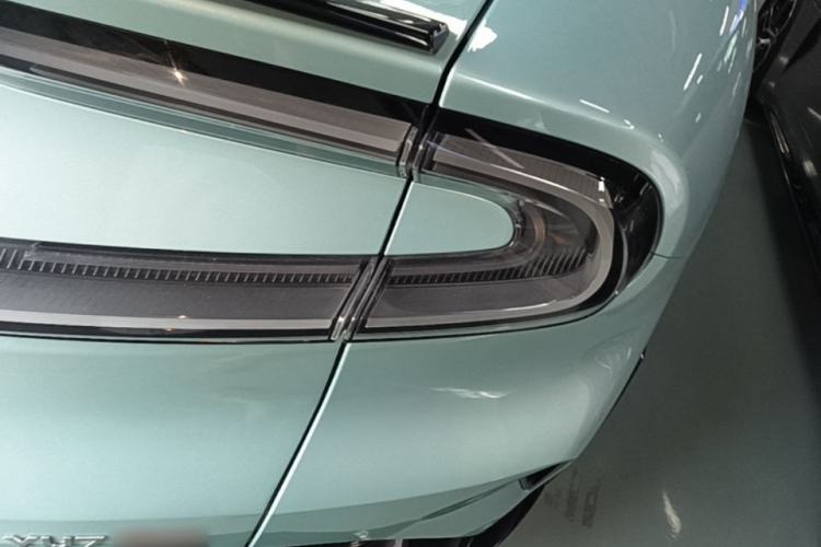 Used Xiaomi Auto YU7 2025 Ultra-Long Range High-Performance All-Wheel-Drive Max Edition Right Rear Taillight