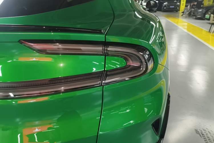 Used Xiaomi Auto YU7 2025 Ultra-Long Range High-Performance All-Wheel-Drive Max Edition Right Rear Taillight
