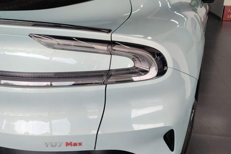 Used Xiaomi Auto YU7 2025 Ultra-Long Range High-Performance All-Wheel-Drive Max Edition Right Rear Taillight