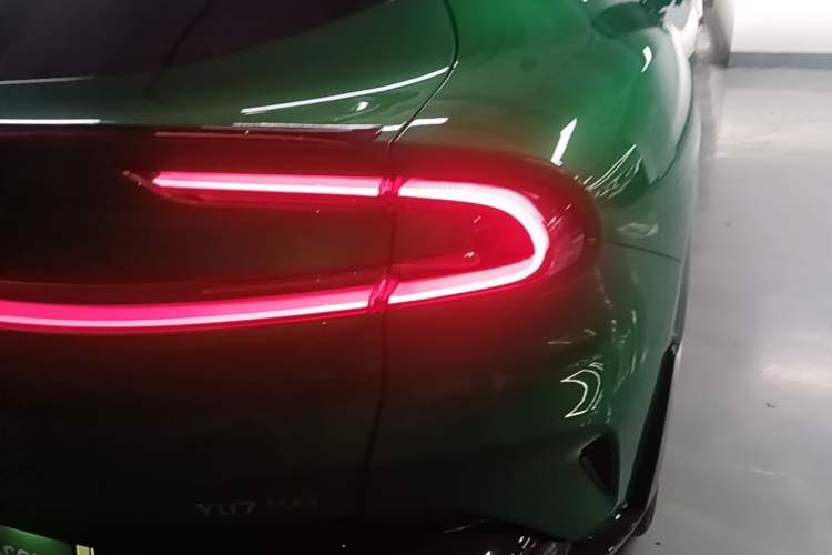 Used Xiaomi Auto YU7 2025 Ultra-Long Range High-Performance All-Wheel-Drive Max Edition Right Rear Taillight