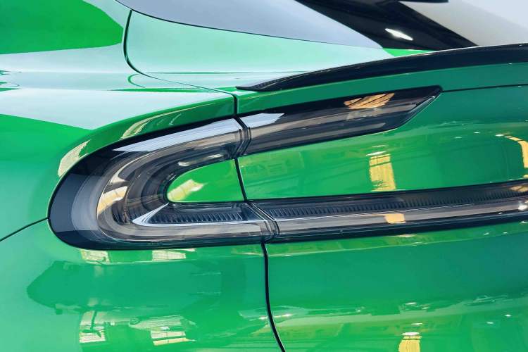 Used Xiaomi Auto YU7 2025 Ultra-Long Range High-Performance All-Wheel-Drive Max Edition Right Rear Taillight