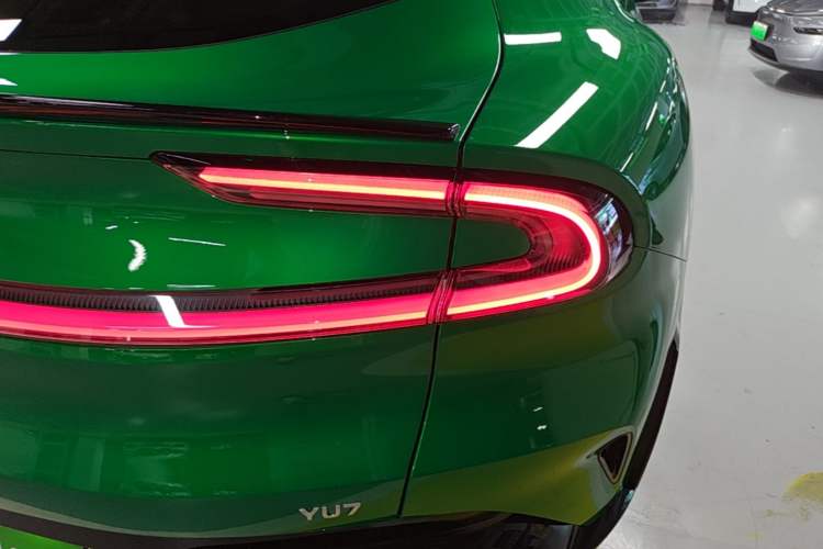 Used Xiaomi Auto YU7 2025 Ultra-Long Range Rear-Wheel Drive Version Right Rear Taillight
