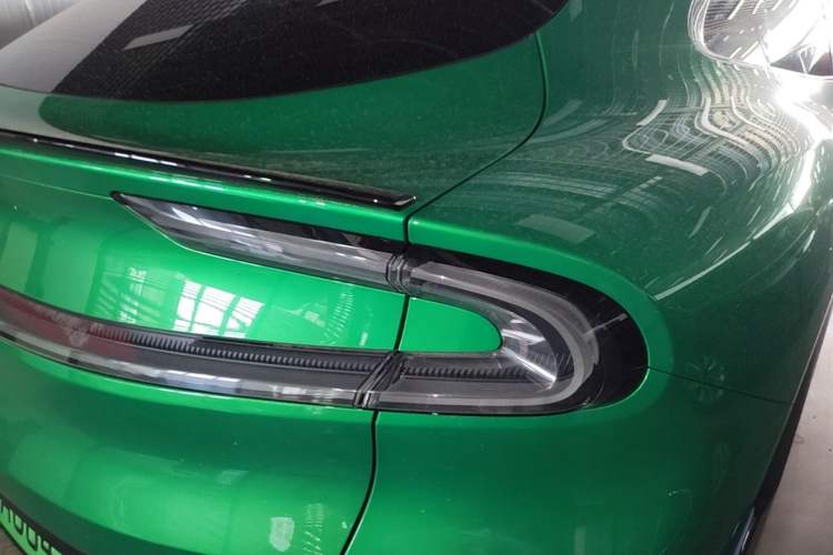Used Xiaomi Auto YU7 2025 Ultra-Long Range High-Performance All-Wheel-Drive Max Edition Right Rear Taillight