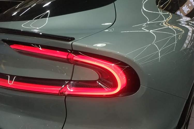 Used Xiaomi Auto YU7 2025 Ultra-Long Range High-Performance All-Wheel-Drive Max Edition Right Rear Taillight