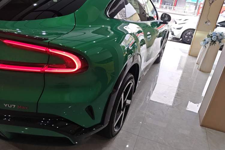 Used Xiaomi Auto YU7 2025 Ultra-Long Range High-Performance All-Wheel-Drive Max Edition Right Rear Taillight