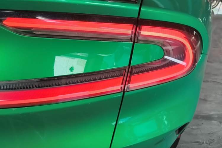 Used Xiaomi Auto YU7 2025 Ultra-Long Range High-Performance All-Wheel-Drive Max Edition Right Rear Taillight