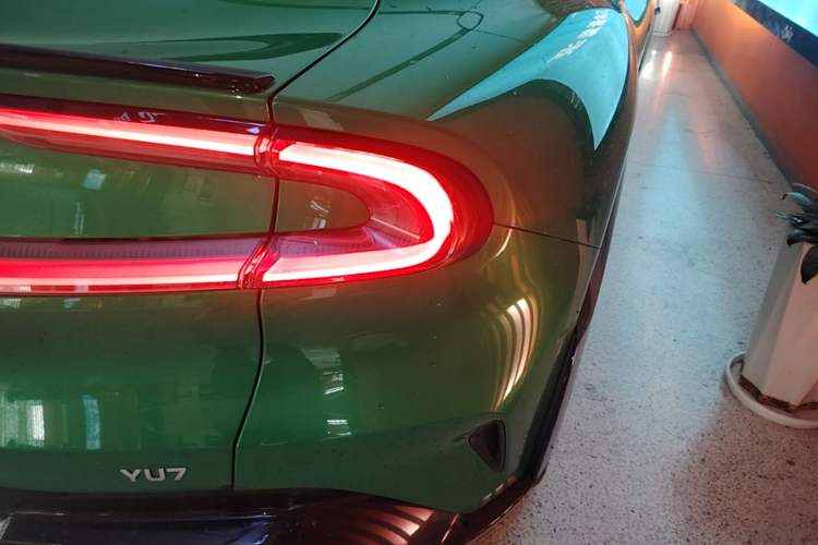Used Xiaomi Auto YU7 2025 Ultra-Long Range All-Wheel Drive Pro Version Right Rear Taillight