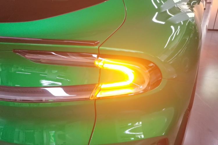 Used Xiaomi Auto YU7 2025 Ultra-Long Range High-Performance All-Wheel-Drive Max Edition Right Rear Taillight