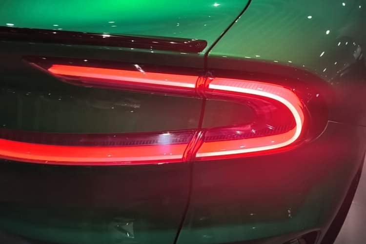 Used Xiaomi Auto YU7 2025 Ultra-Long Range Rear-Wheel Drive Version Right Rear Taillight