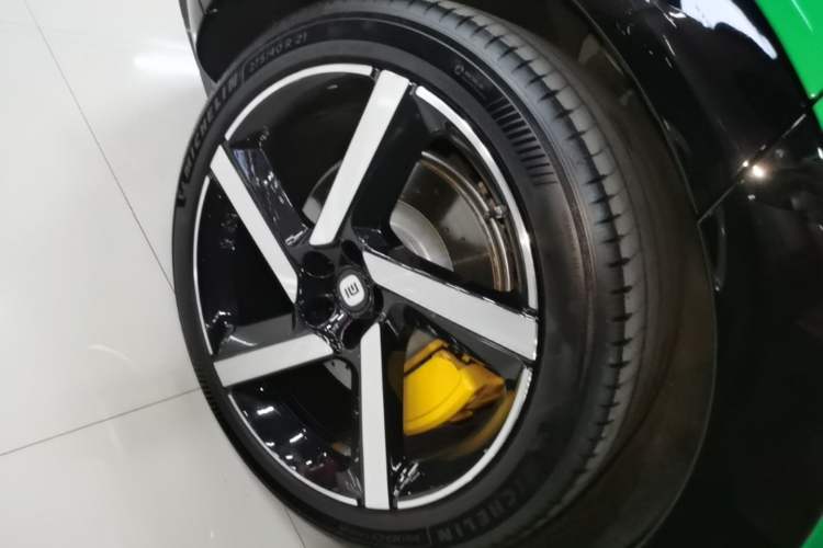 Used Xiaomi Auto YU7 2025 Ultra-Long Range High-Performance All-Wheel-Drive Max Edition Right Rear Wheel Hub