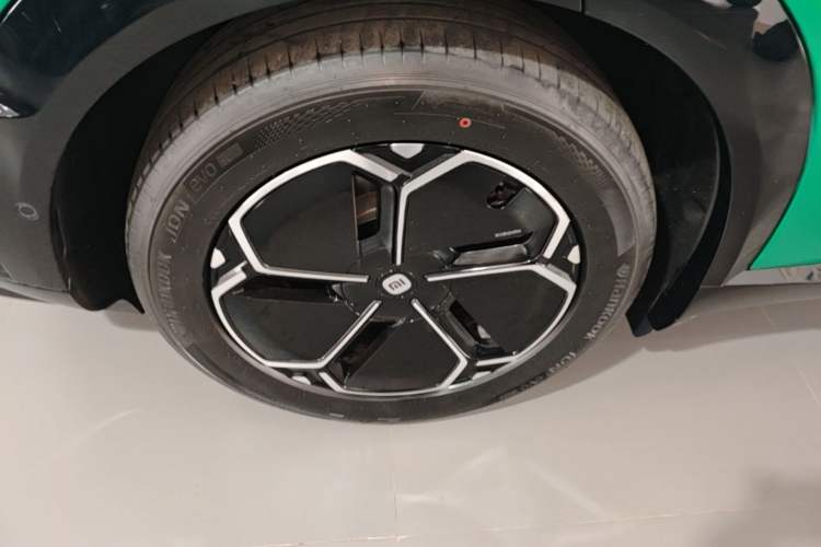 Used Xiaomi Auto YU7 2025 Ultra-Long Range Rear-Wheel Drive Version Right Rear Wheel Hub