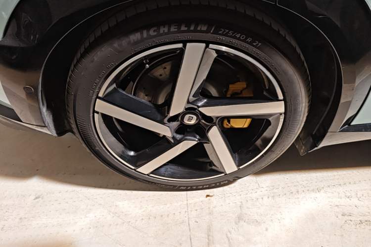 Used Xiaomi Auto YU7 2025 Ultra-Long Range High-Performance All-Wheel-Drive Max Edition Right Rear Wheel Hub