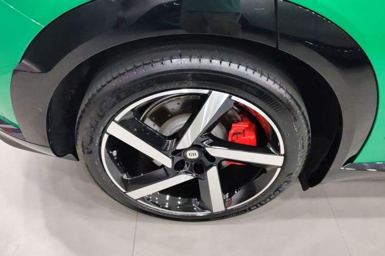 Used Xiaomi Auto YU7 2025 Ultra-Long Range High-Performance All-Wheel-Drive Max Edition Right Rear Wheel Hub