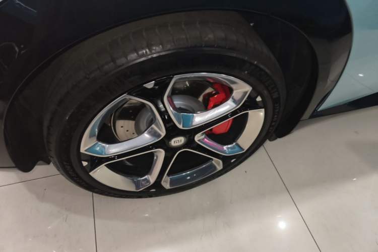 Used Xiaomi Auto YU7 2025 Ultra-Long Range High-Performance All-Wheel-Drive Max Edition Right Rear Wheel Hub