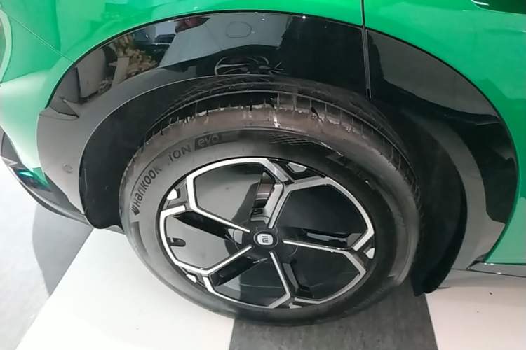 Used Xiaomi Auto YU7 2025 Ultra-Long Range Rear-Wheel Drive Version Right Rear Wheel Hub