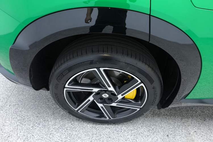 Used Xiaomi Auto YU7 2025 Ultra-Long Range All-Wheel Drive Pro Version Right Rear Wheel Hub