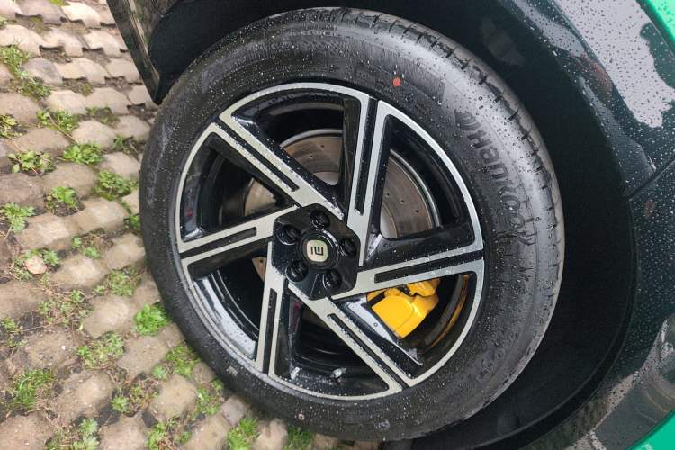 Used Xiaomi Auto YU7 2025 Ultra-Long Range High-Performance All-Wheel-Drive Max Edition Right Rear Wheel Hub