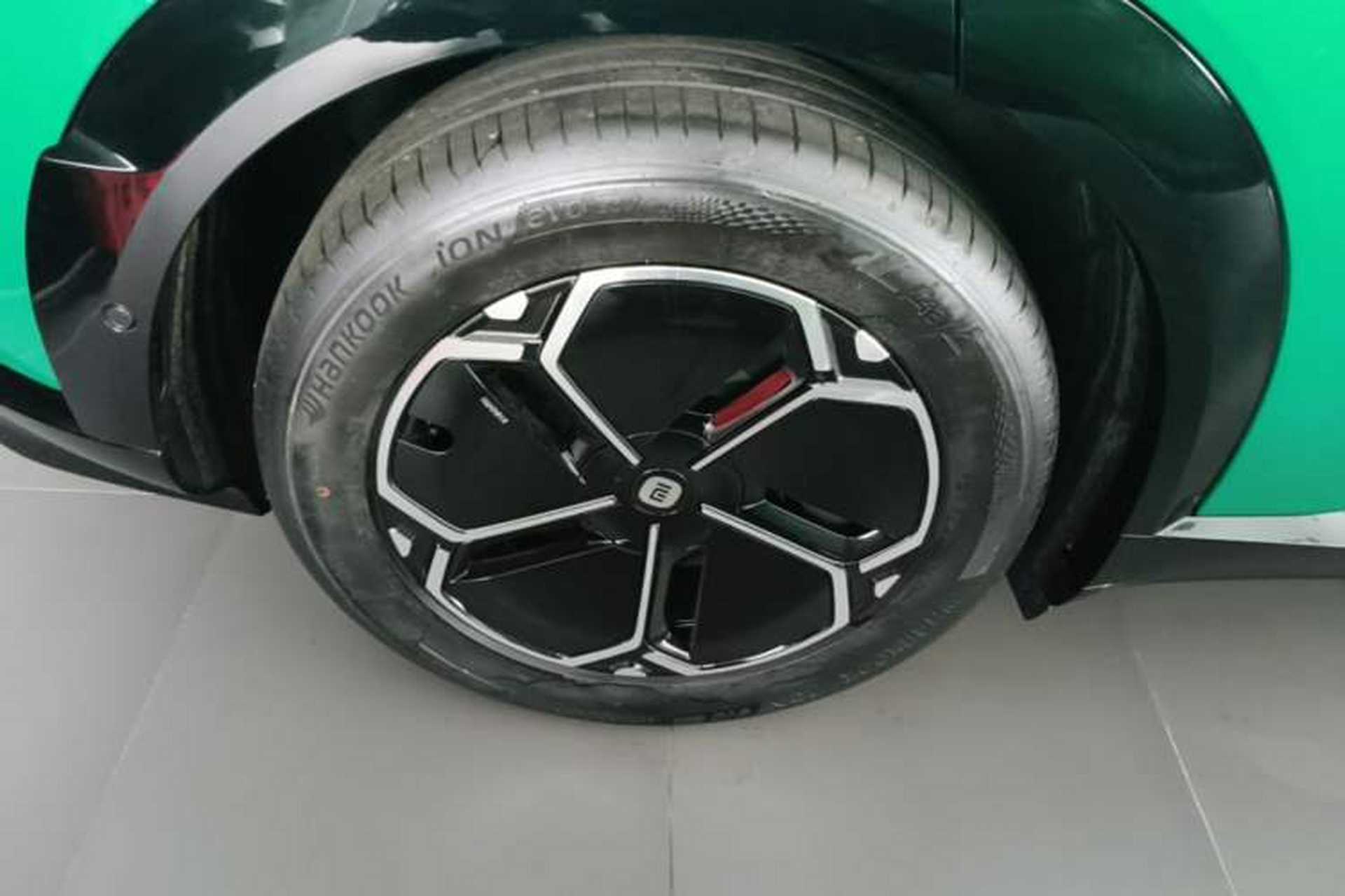 Used Xiaomi Auto YU7 2025 Ultra-Long Range Rear-Wheel Drive Version Right Rear Wheel Hub
